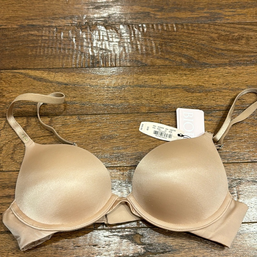 New with tags Victoria’s Secret bio fit bra size 32B